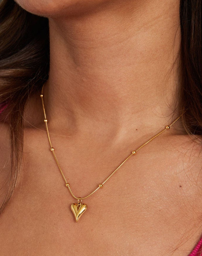 bolletjes ketting met hartje klein