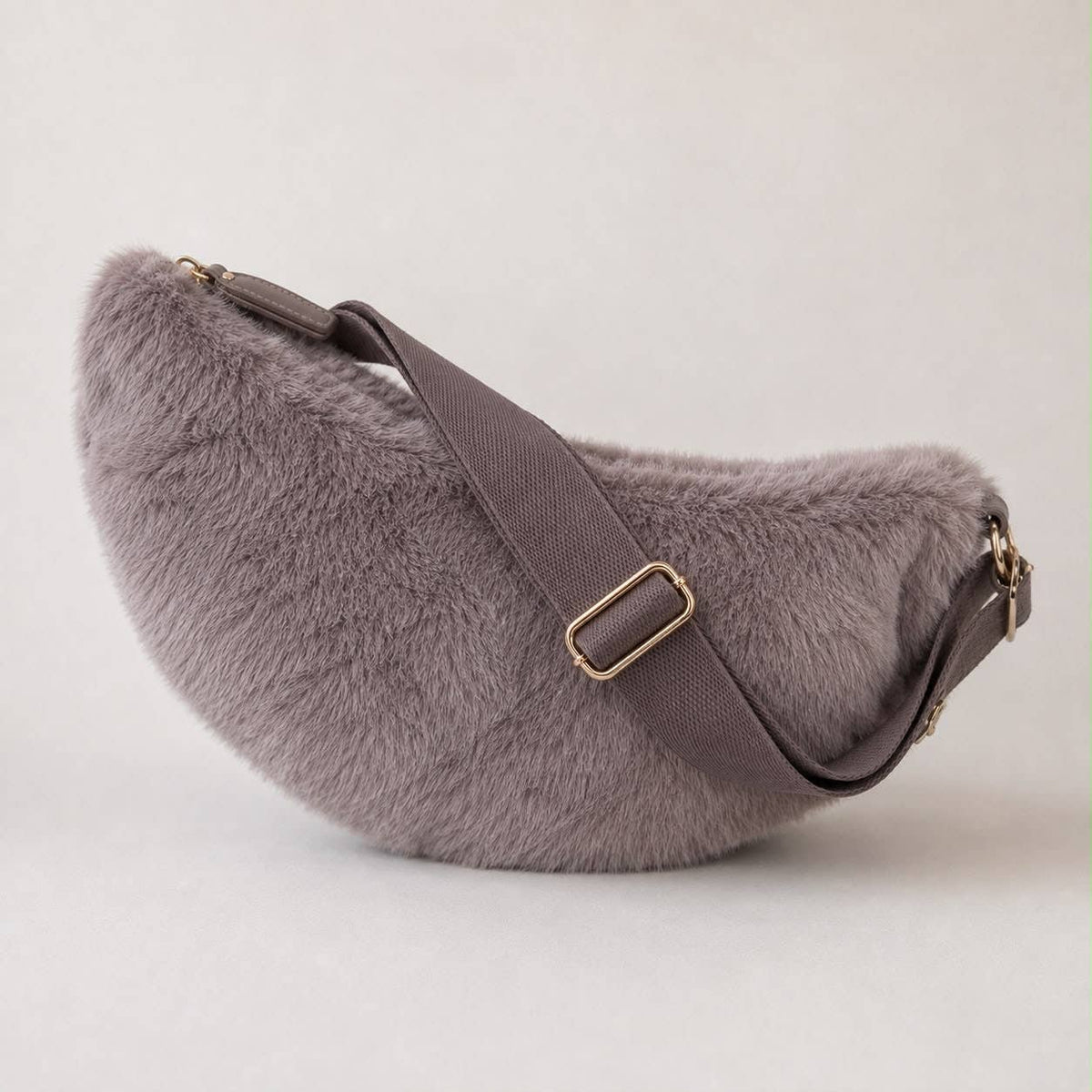 Faux Fur Halvemaan Tas – Fluffy Schoudertas | Wauw Fashion
