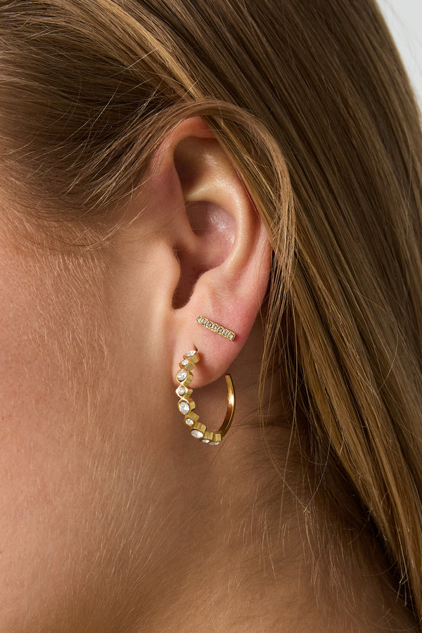 Oorringen met afwisselde steentjes