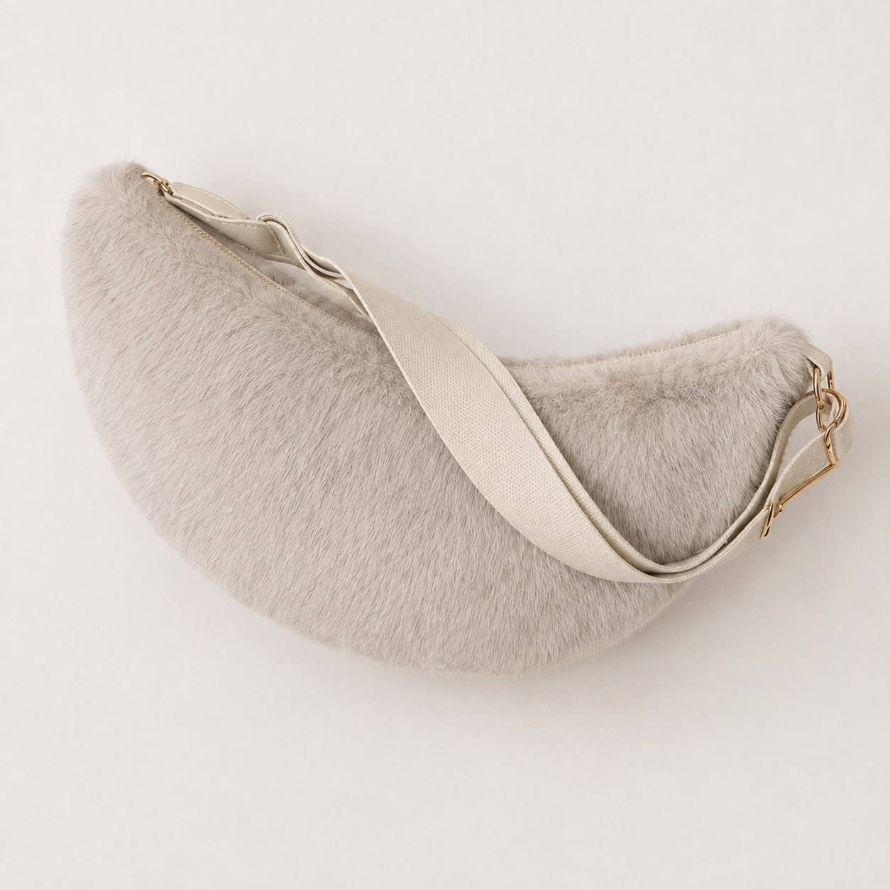 Faux Fur Halvemaan Tas – Fluffy Schoudertas | Wauw Fashion