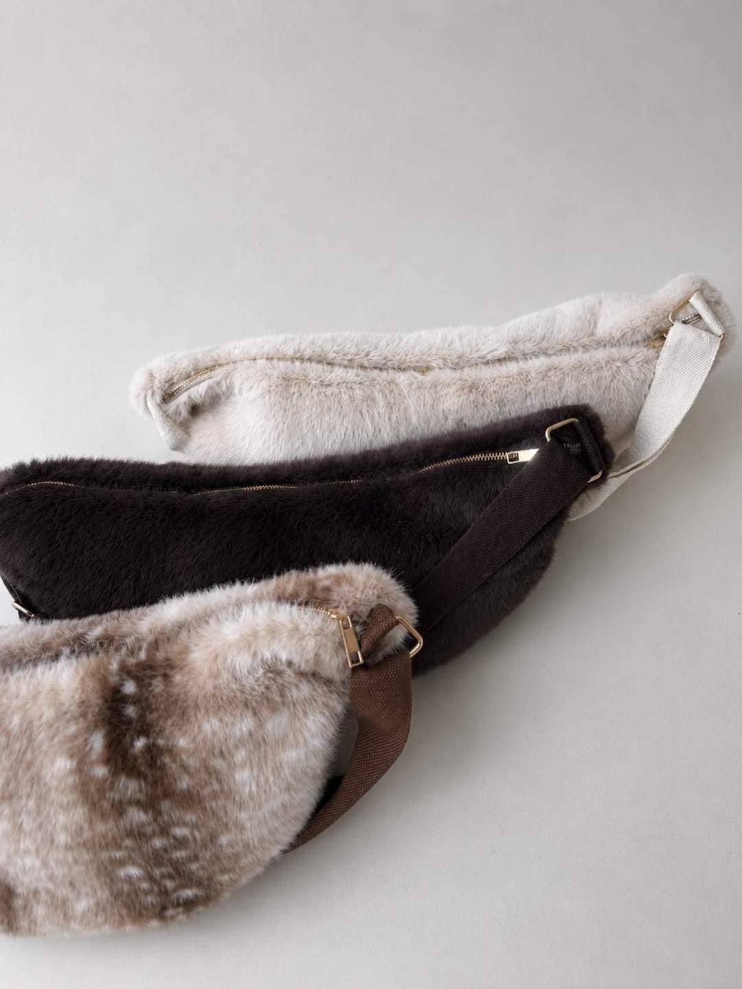 Faux Fur Halvemaan Tas – Fluffy Schoudertas | Wauw Fashion