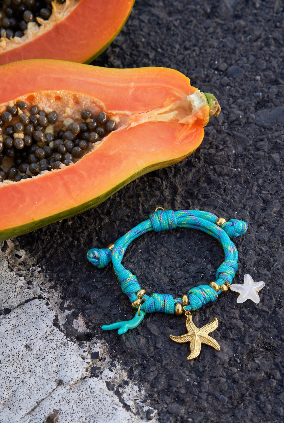 Touw armband met knoopjes en zeester charms