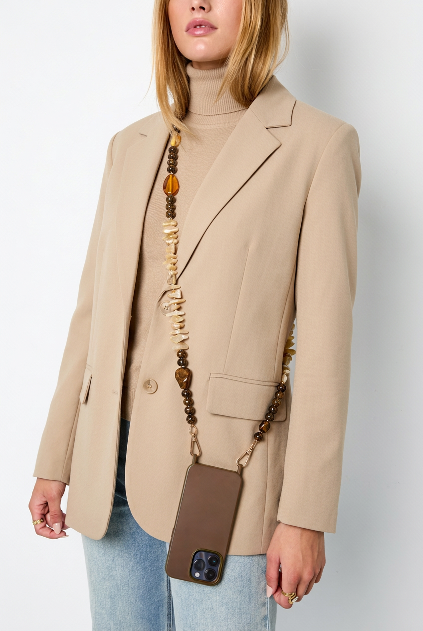 Model met beige coltrui en bijpassende blazer