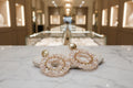 Biba Oorbellen – Beige met Crystal & Acryl | Ronde Statement Hangers 56mm