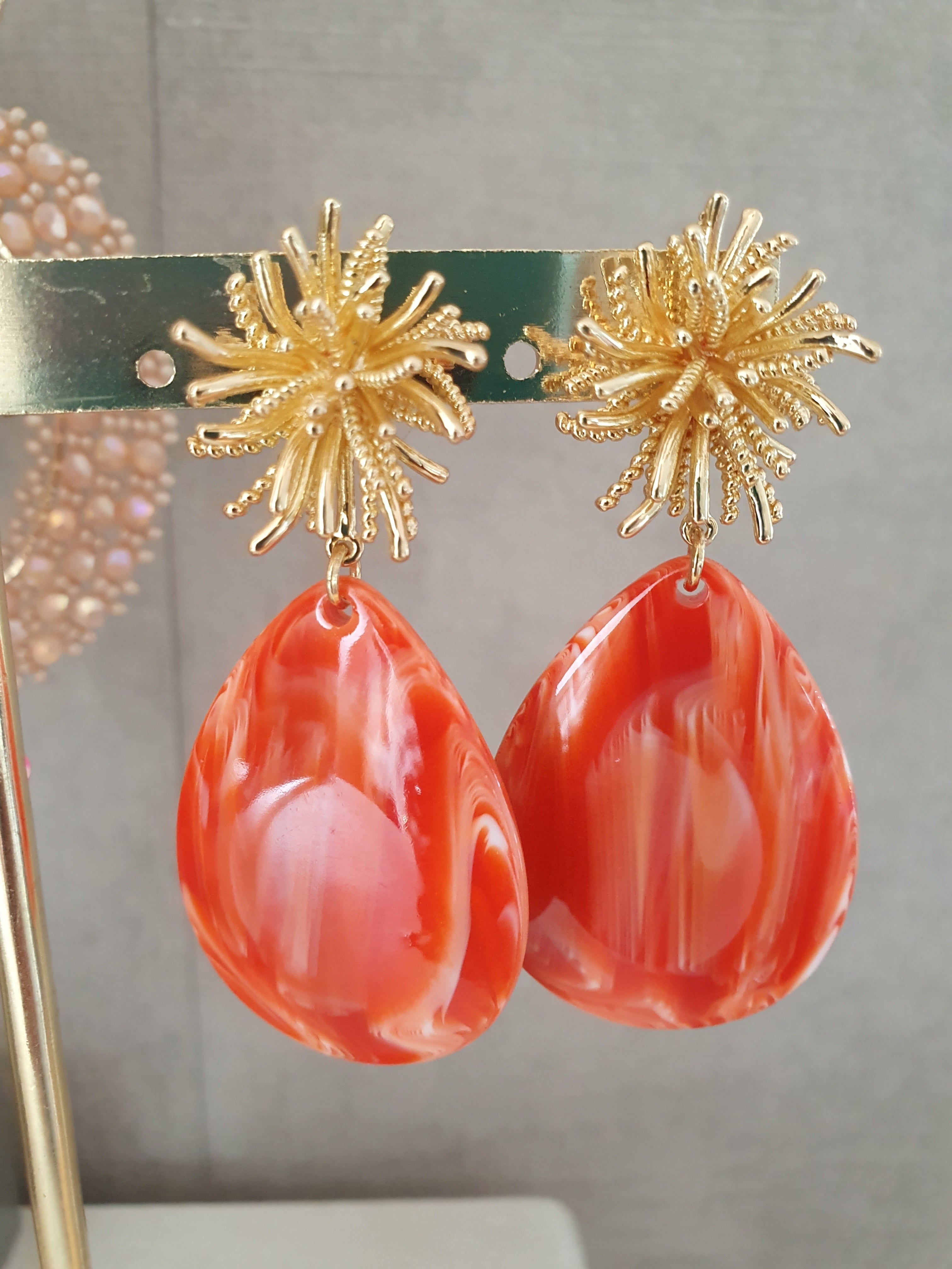 Biba Oranje Druppel Oorbellen – Goudkleurig Plating | 66 × 27 mm