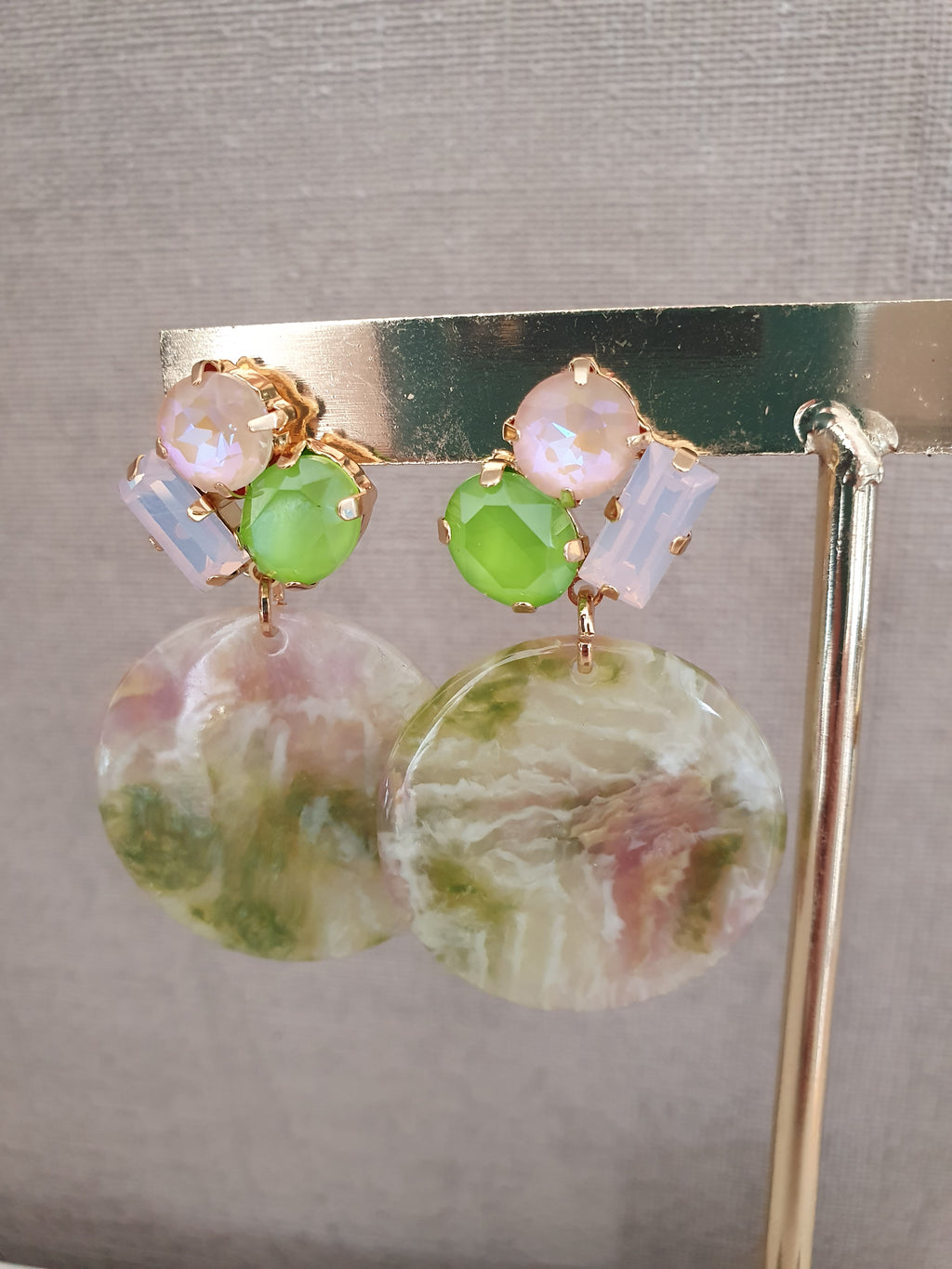 Biba Statement Oorbellen Groen Goudkleurig - 48mm Resin Glas Mix