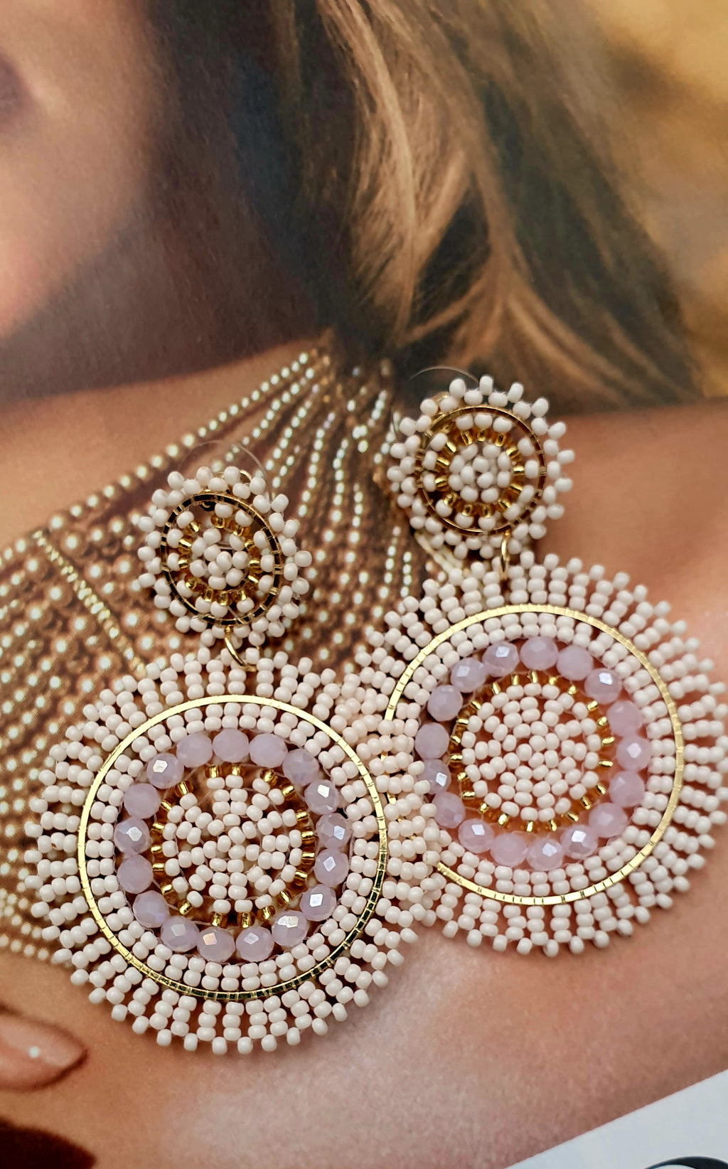 Biba Oorbellen Beige - Crystal & Acryl | Goud | 69x49mm